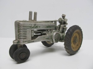 Old Vintage ARCADE 1940s era Cast Aluminum JOHN DEERE Model A Tractor Toy