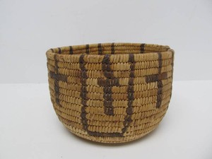 Old Vintage 1920s-30s era Handmade Southwestern Native American Woven Basket #3