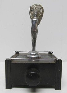 Vintage 1930s era Deco PARKER Figural Chrome Silent Flame Table Lighter