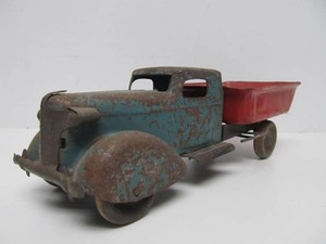 Vintage 1930s Wyandotte All-Metal Products Pressed Steel Dump Truck