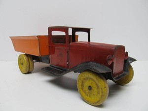 Antique 1920s era Wyandotte Pressed Steel Dump Truck
