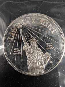 1983 Liberty Mint 1 Oz .999 Fine Silver Round