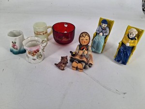 Mixed Lot - 8 Figural & Souvenir Collectibles