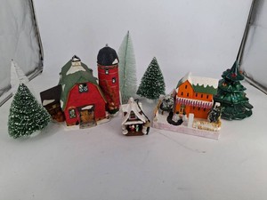 7-Piece Christmas Village & Tree Mixed Lot