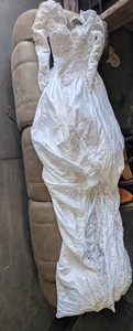 Jasmine Bridal Wedding Gown Size 4 Lace Train