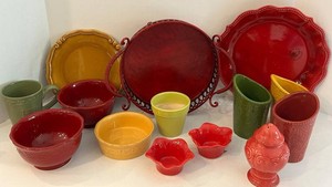 &nbspThe Pioneer Woman, Metal Tray &amp Assorted Ceramic Kitchenware - 14-Piece Mixed Lot