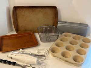 Hamilton Beach Electric Knife & Kitchenware Mixed Lot of 6 - 18 X 11 in