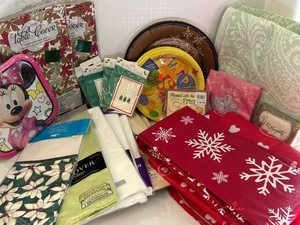 Mixed Lot Holiday Party Decor, Table Covers, Napkins & Place Cards