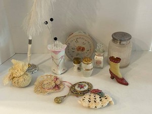 Vintage Estate Vanity, Lace & Decorative Accessories Mixed Lot