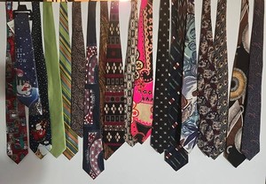 Mixed Collection of 17 Novelty, Paisley & Patterned Neckties