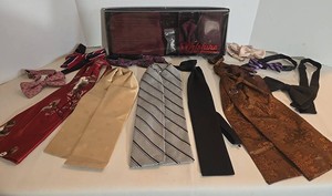 Mens Bow Ties, Ascots & Wilshire Formal Set Mixed Lot