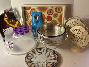 Mixed Lot Wilton Pony Pan, Cake Carrier, Bakeware & Servers