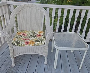 Plantation Patterns Wicker Chair & Outdoor Table Mixed Lot