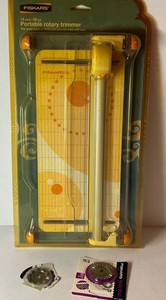 Fiskars Portable Rotary Trimmer & Rotary Blades Mixed Lot