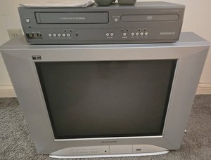 Panasonic CT-20SL13G CRT TV &amp Magnavox DV225MG9A DVDVCR