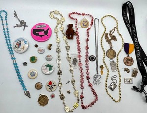 Novelty Jewelry, Medals & Pinback Buttons Mixed Lot