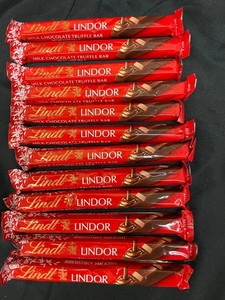 Lindt LINDOR Milk Chocolate Truffle Bars (Lot of 12)