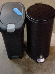 2 trash bins