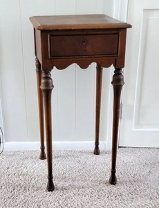 Scalloped Single Drawer Side Table