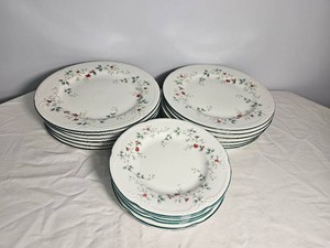 Vintage Pfaltzgraff Winterberry Service