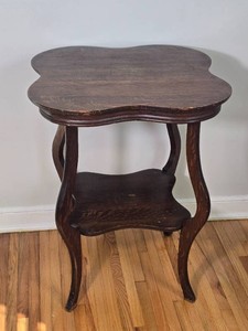 Antique Scalloped Oak Accent Table with Lower Shelf
