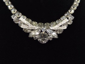 Vintage WEISS 16.5 Rhinestone Necklace in EXCELLENT Condition