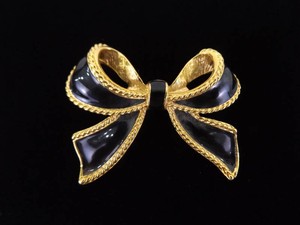 Vintage Kenneth J Lane (KJL) Black Enamel Gold Tone Bow Clip