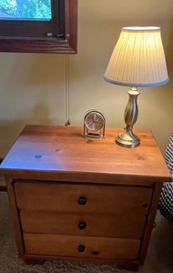 Brookstone End Table, Lamp & Seiko Clock Mixed Lot