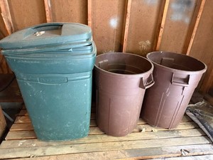 Trash Cans & Storage Bins - Rubbermaid & Plastic (Lot of 3)