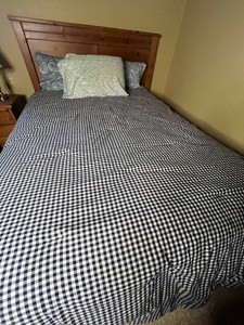 Queen Size Bed Frame - Wood Panel Headboard With Mattress 64 X 84 in - Inc Linens & Comforter