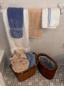 Bath Towels & Wicker Baskets Mixed Lot