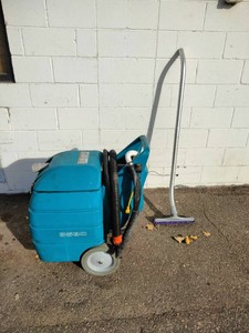 TENNANT 3580 WET DRY VACUUM , FLOOR CLEANER