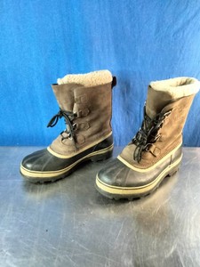 A pair of Sorel Caribou Waterproof Winter Boots Size 11