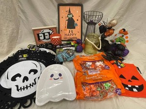 Halloween Decor, Candy & Party Supplies Mixed Lot