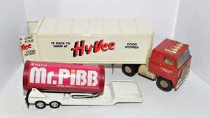 Vintage Tonka Hy-Vee Semi Truck & Mr. Pibb Trailer