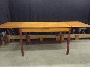 MID CENTURY DANISH TEAK DRAW-LEAF  EXTENDABLE DINING ROOM TABLE