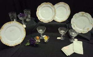 4 HAVILAND & CO FRANCE DINNER PLATES AND FOSTORIA  ETCHED GLASS POUPEE