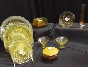 BEAUTIFUL VINTAGEANTIQUE AMBERART DECO GLASSWEAR