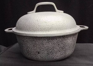 VINTAGE HAMMERED ALUMINUM SILVERSEAL DUTCH OVEN