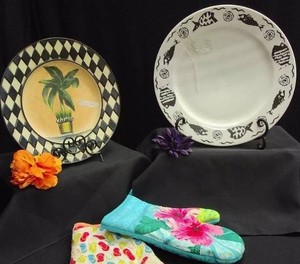 VINTAGE HOMER LAUGHLIN ATOMIC FISH PLATE -OTHER ART DECO PLATE  OVEN MITTS