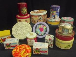 BOX OF ASSORTED VINTAGE TINS