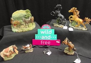 7 VINTAGE HORSE FIGURINES