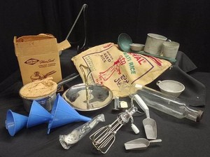 LARGE VINTAGE COOKING LOT (SOME NEW AND UNUSED)