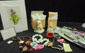 VINTAGE AVON PRECIOUS MOMENTS FIGURINES  VINTAGE JEWLERY & JARASSIC PARK WATCHES