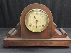 ANTIQUE WOODEN MANTEL CLOCK