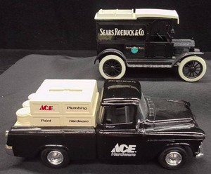 2 VINTAGE COLLECTIBLE ETRL TRUCK  BANKS