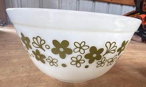 Pyrex Spring Blossom 1.5-Quart Mixing Bowl (#403) - Crazy Daisy