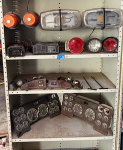 Western Star Dash Gauges & Emergency Lighting Parts Lot