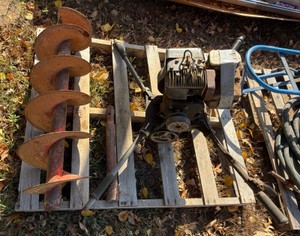 Briggs & Stratton Gas Power Auger Lot