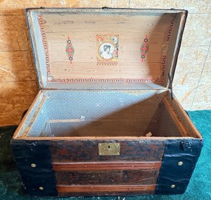 Antique Late-19th Century Victorian Dome-Top Steamer Trunk with Rare Original Lithograph Interior